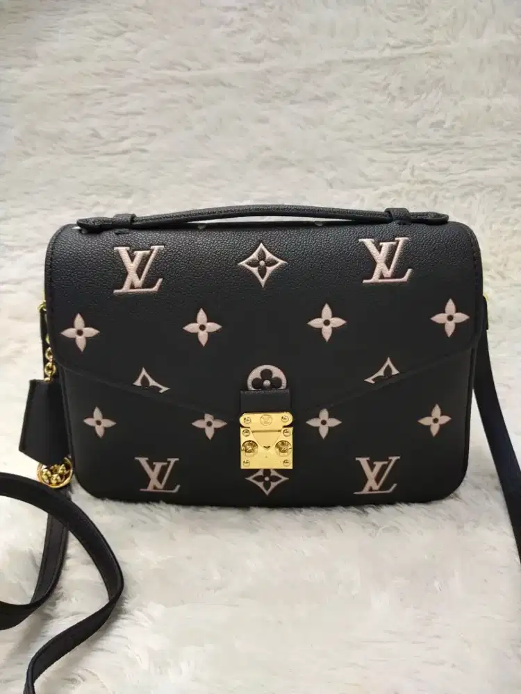 Luxury LOUIS VUITTON slingbag seperti yg dipakai Lisa Blackpink