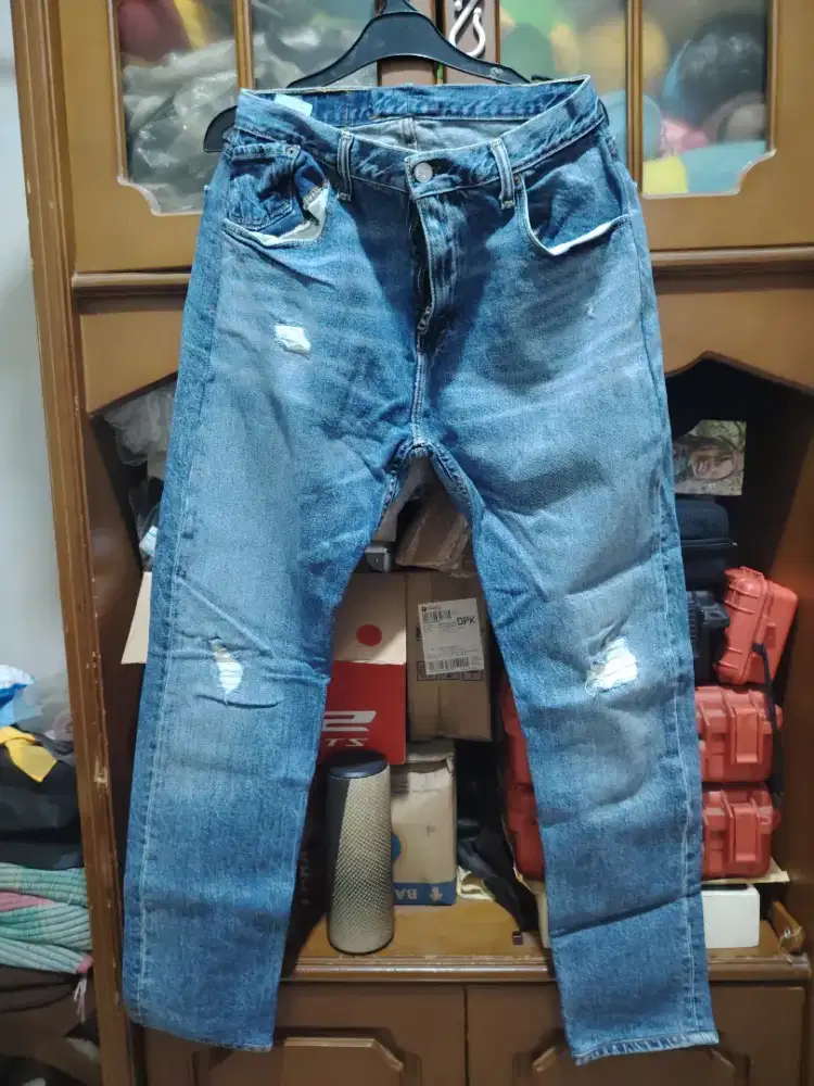 Levis 512 ripped jeans