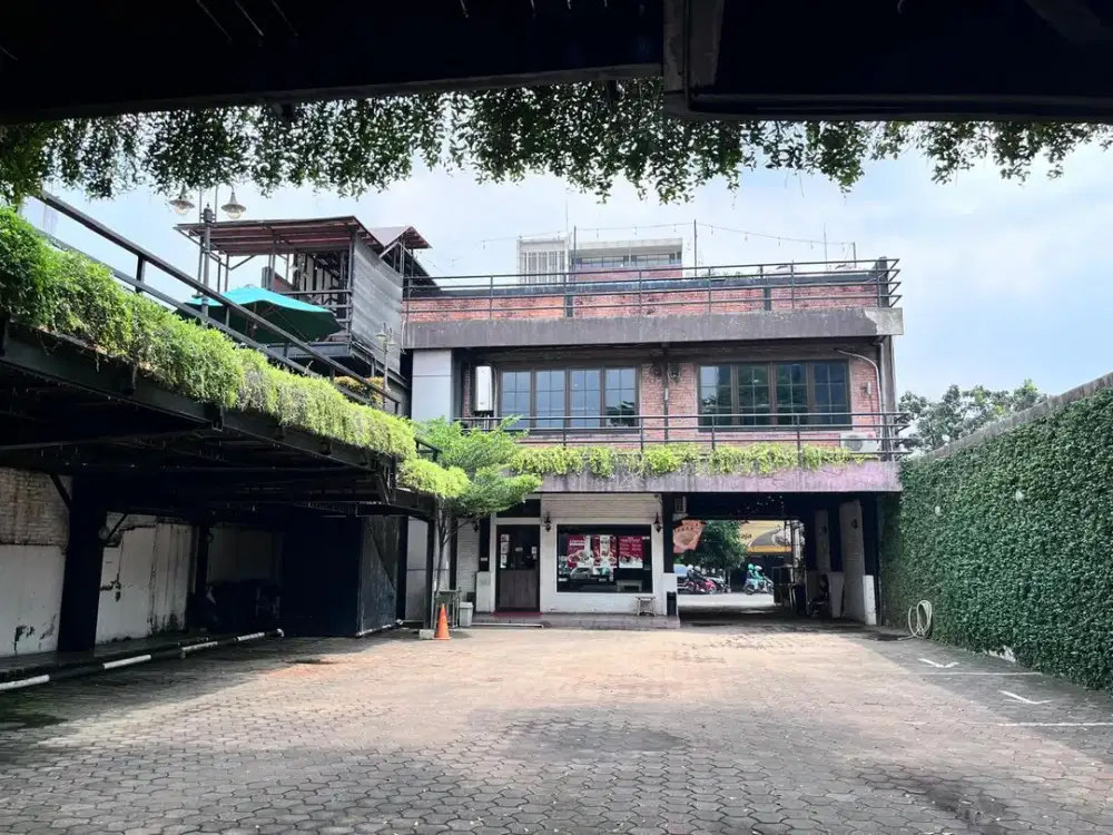 Tempat usaha di Radio Dalam Raya cocok untuk resto, kantor, minimarket