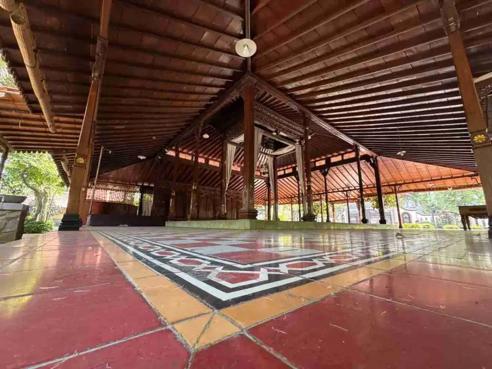 Dijual tanah pekarangan bonus 4 unit rumah joglo.