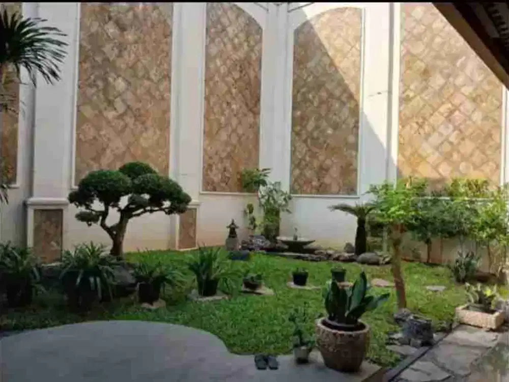 DISEWAKAN RUMAH RAYA SATELIT INDAH - SURABAYA
BISA UNTUK USAHA/KANTOR/RUMAH TINGGAL

LT ±412M2 (15X27)
LB 550 M2
KT 4+1 
KM 3+1
GUDANG 1
DAPUR BASAH & DAPUR KERING
LISTRIK 16500 WATT
SEMI FURNISHED
GARASI 2 MOBIL
CARPORT 2 MOBIL
SHM
HADAP BARAT
SERTIFIKAT