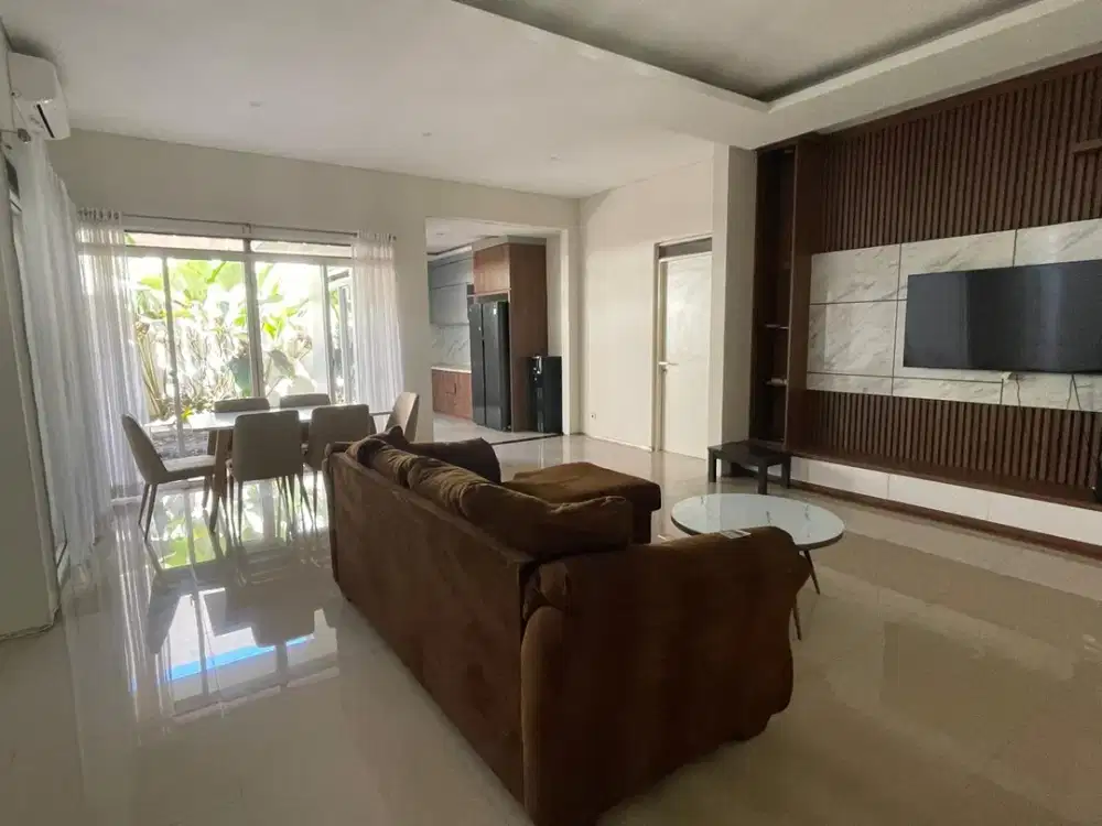 Rumah Mewah Wangsakerta Kota Baru Parahyangan Bandung