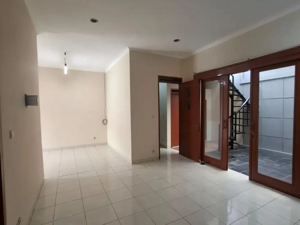 Rumah Langka Siap Huni Lokasi Singgasana Pradana Cluster Bagus,Aman & Nyaman