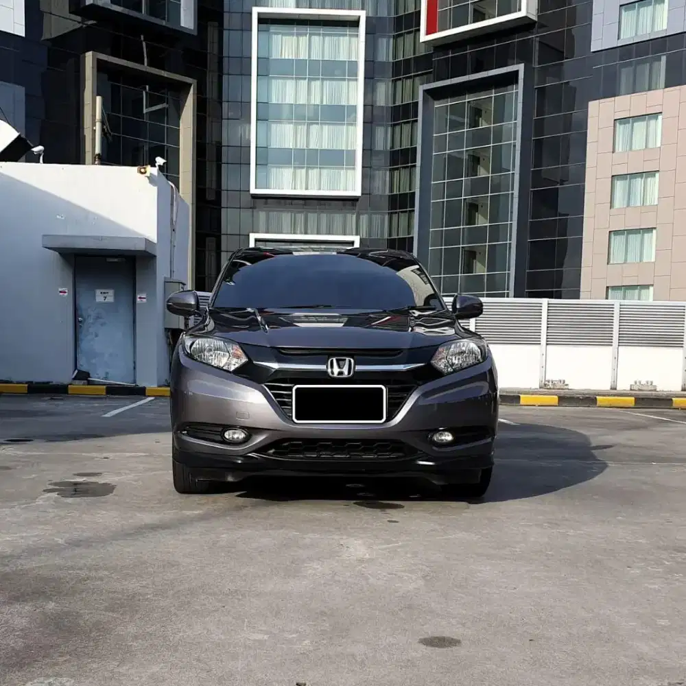 HR-V E 1.5 matic tahun 2015 warna abu abu