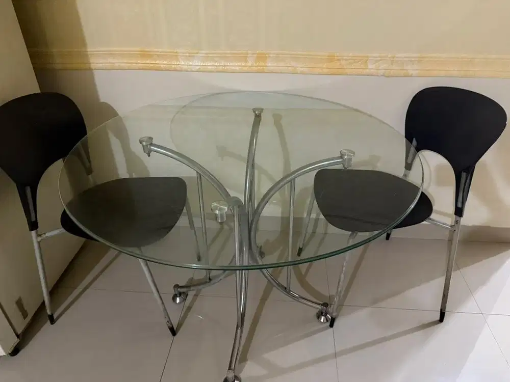 Meja makan + 2 kursi