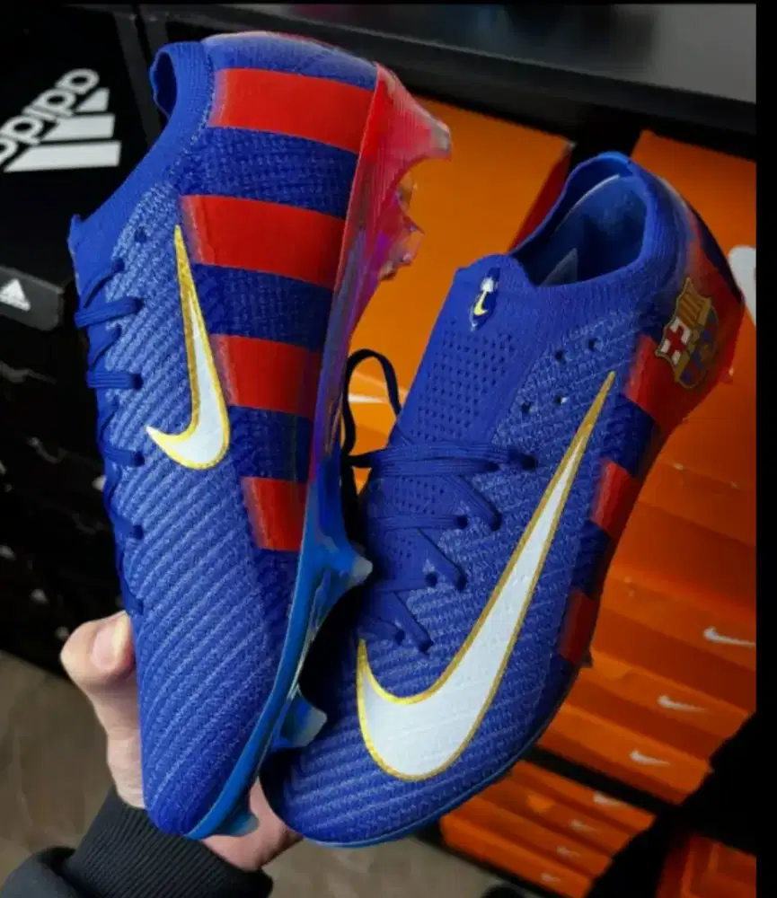 Sepatu bola nike special