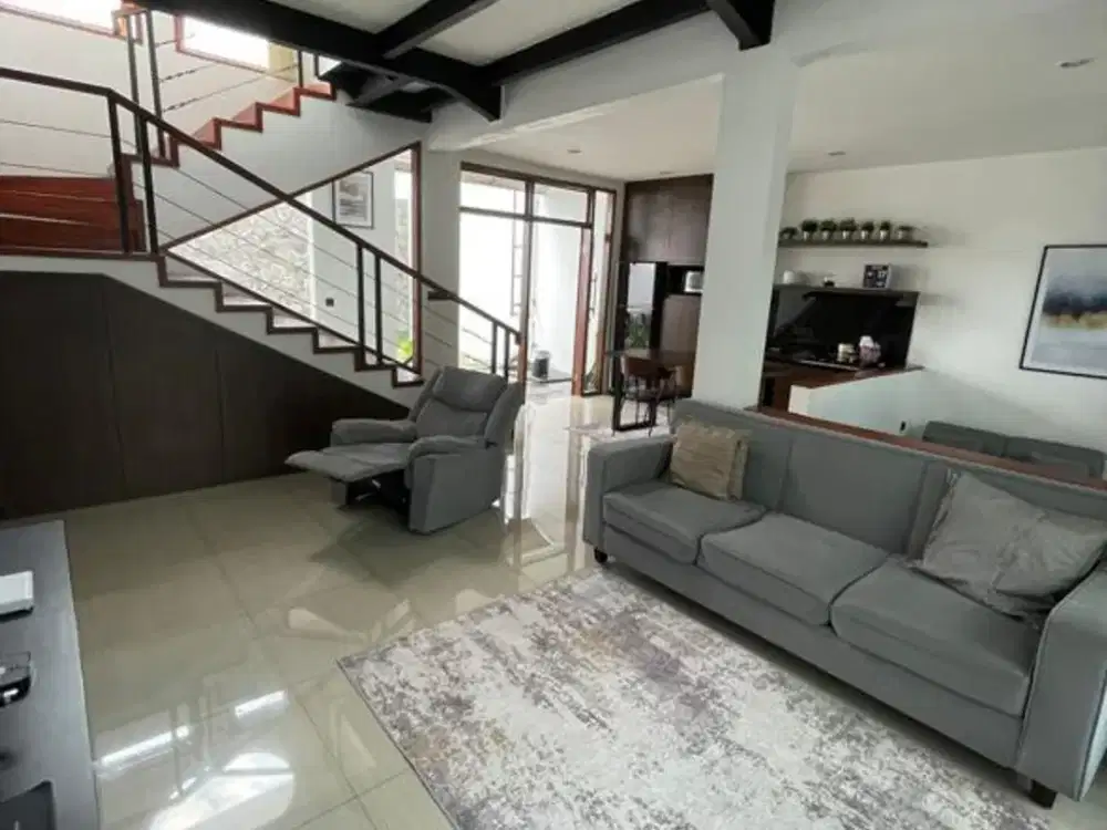 Rumah di Setraduta Mewah Luxury di daerah Sejuk dekat Mall PVJ Bandung