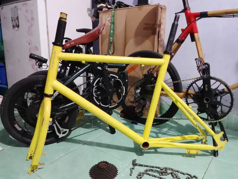 Minivelo (frame ,sproket,dan rantai 8 speed)