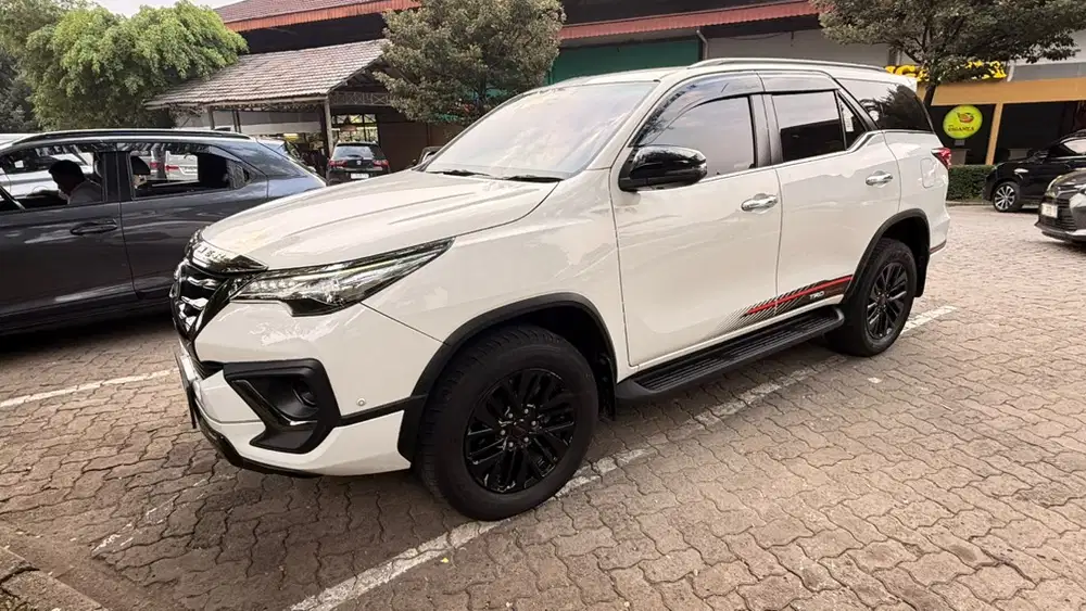 Toyota Fortuner 2020 Diesel TRD sangat terawat bengkel Auto2000