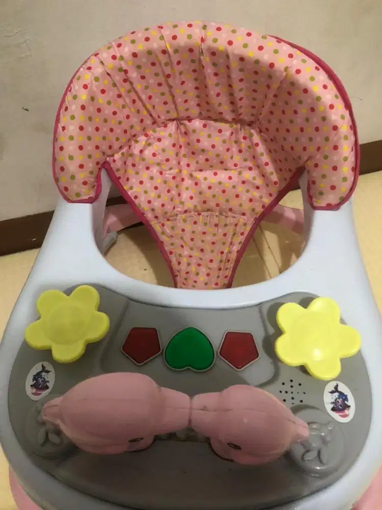 Baby walker bayi