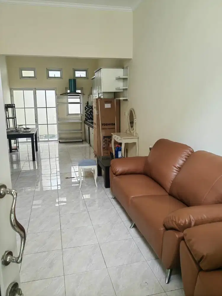 Dijual Murah Rumah Terawat dan Lingkungan Asrih di Citra Grand Cibubur