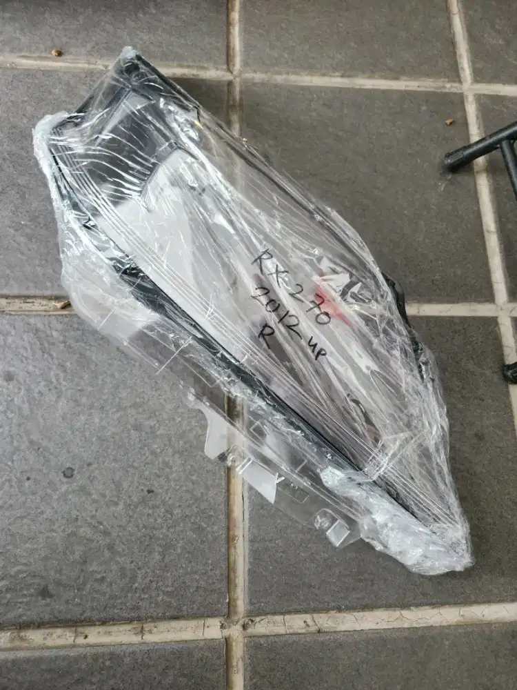 Mika Lampu Kanan Lexus RX270 2012