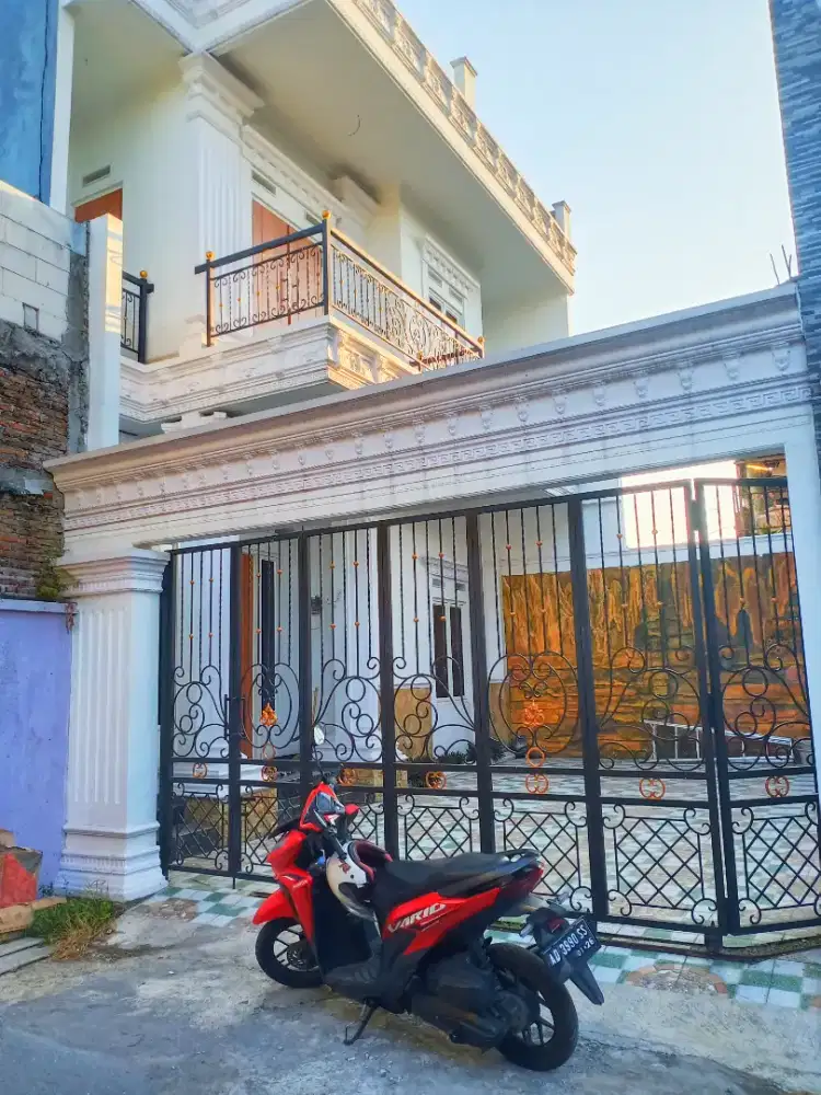 Dijual Rumah Plus Kolam Renang Banyuanyar Solo