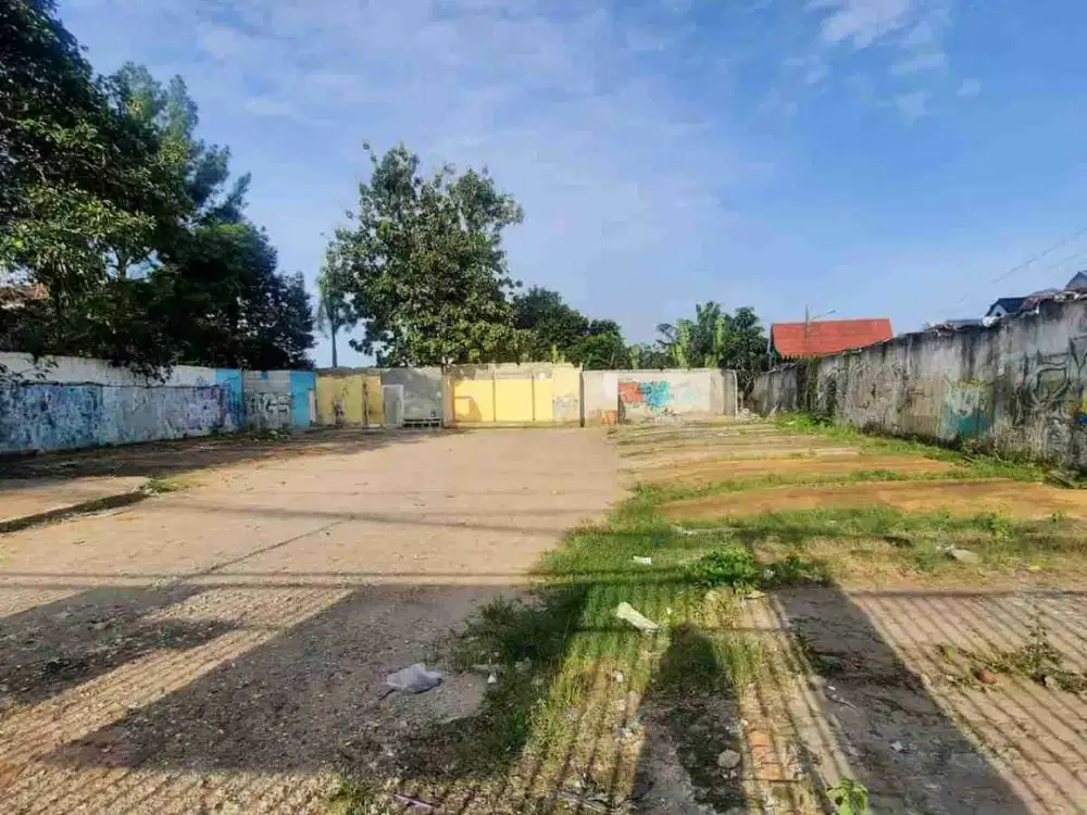 Disewakan tanah luas datar dan kotak strategis di pinggir jl. raya Jombang