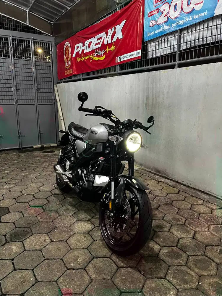 2023 Yamaha XSR 155 - Silver