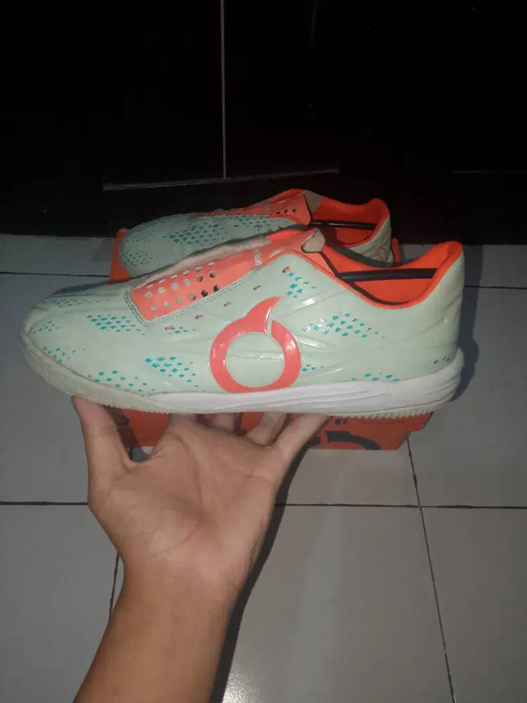 Sepatu futsal ortuseight meteor in
