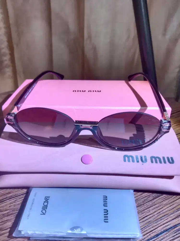 kacamata miu miu