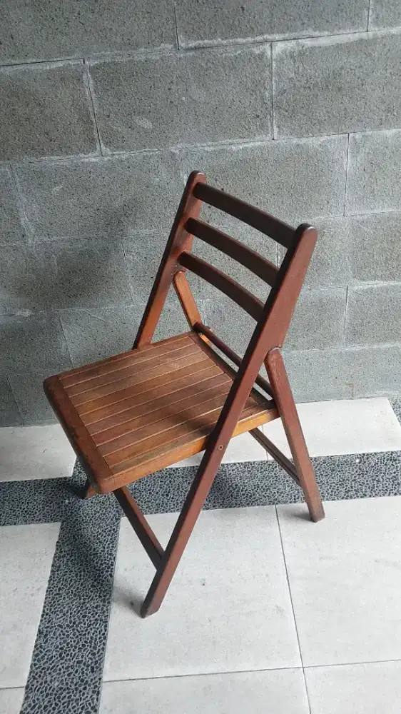 Kursi lipat kayu (bahan seperti ligna) bekas