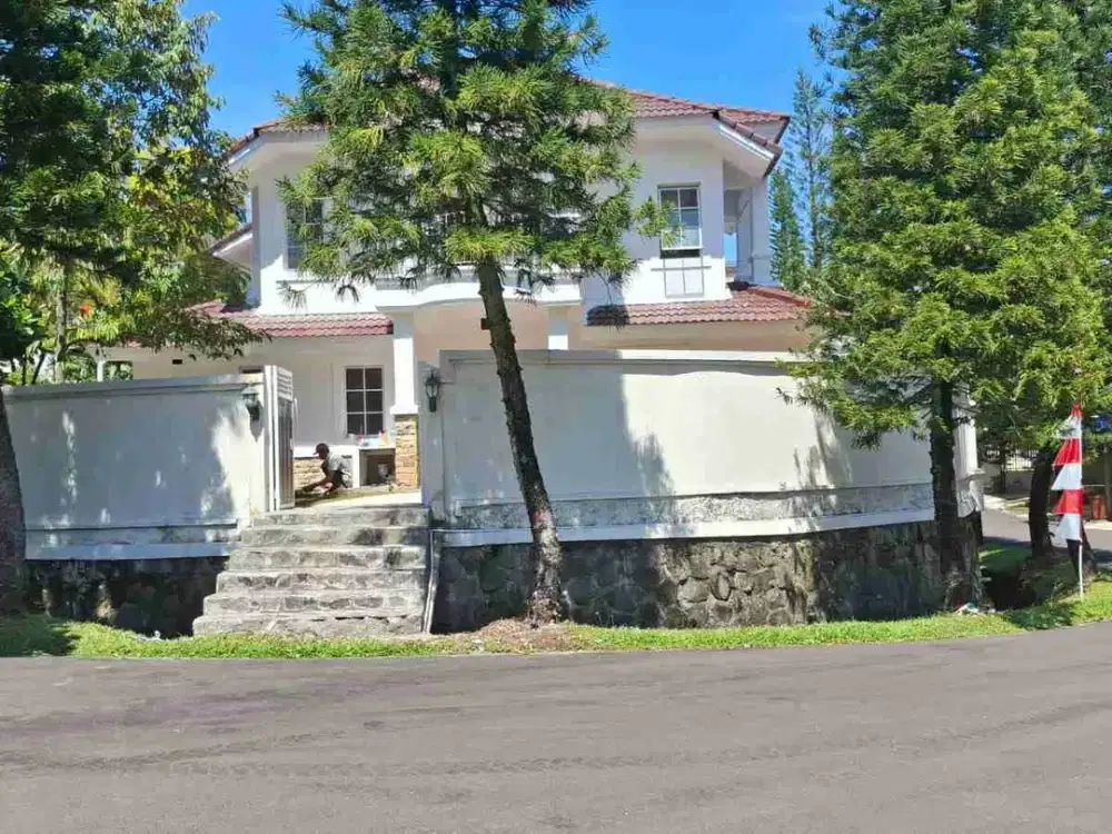 Rumah Hook di Jalan Pangrango Sentul City Luas 256m2 Hadap Timur Nego