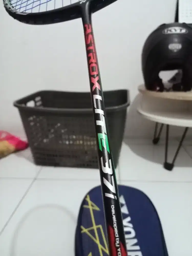 Bismillah di jual raket dan sepatu sepaket