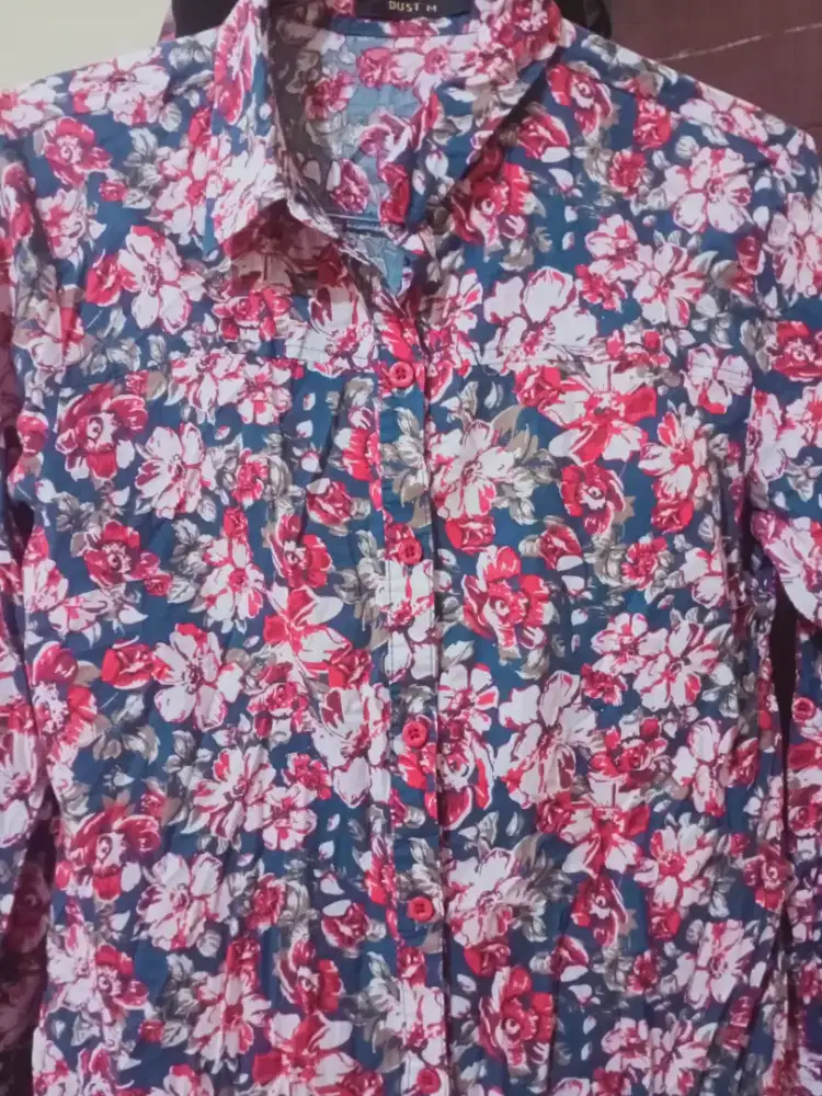 Baju bunga merah brand Dust