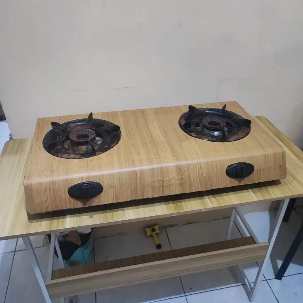 Kompor gas dua tungku