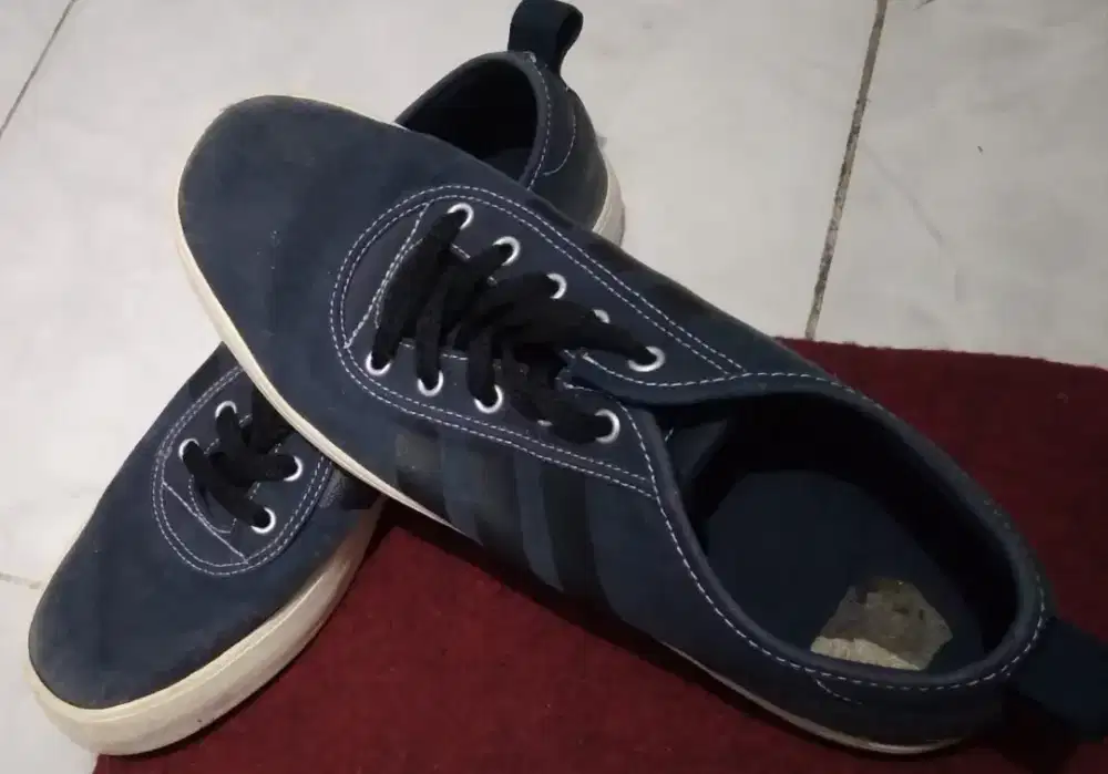 dijual sepatu layqk pakai