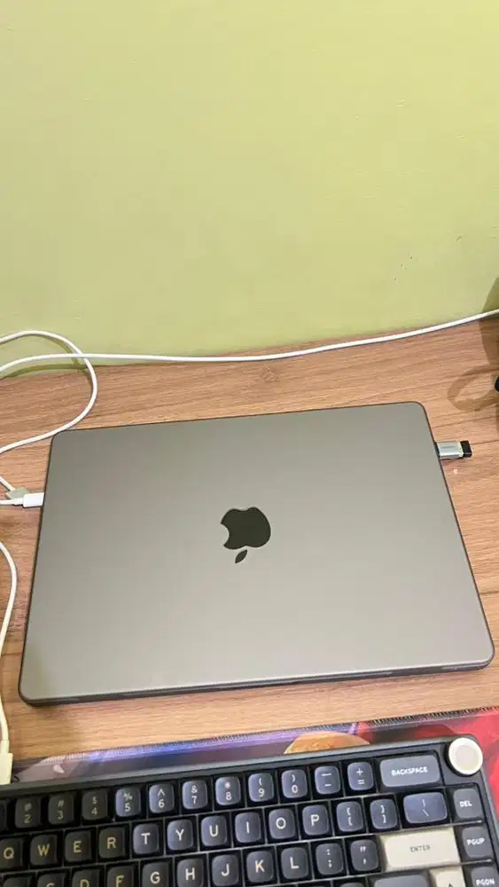 Macbook Pro M4 14 inc 16/512 garansi Februari 2026