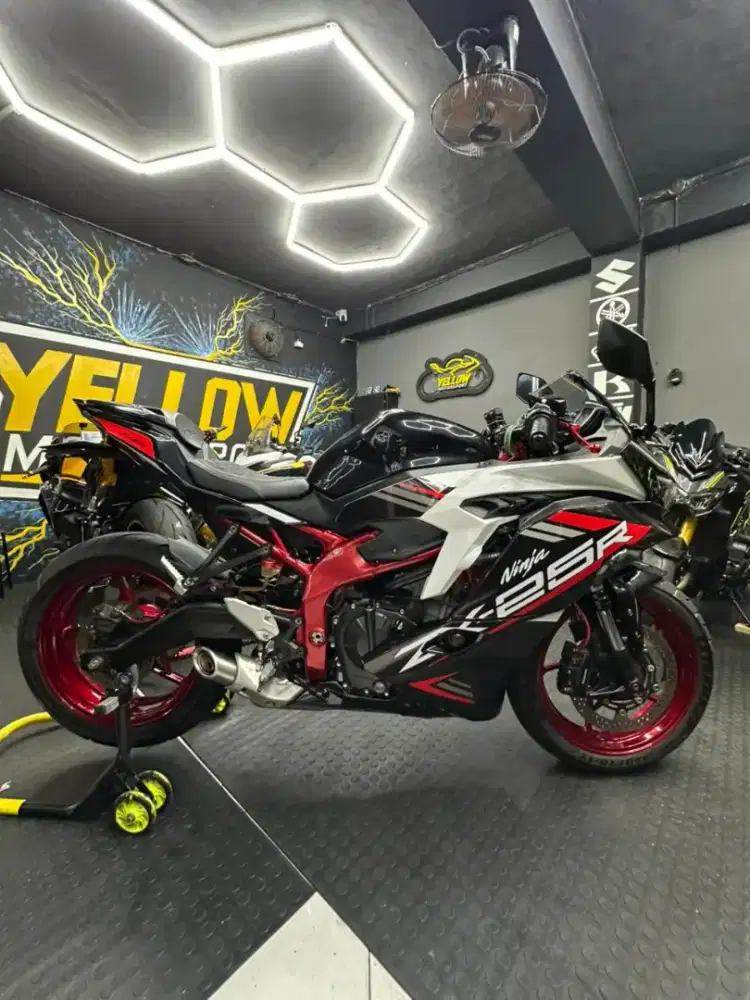 [YMS] Kawasaki Ninja ZX25R 2021 ABS Hitam 4 silinder
