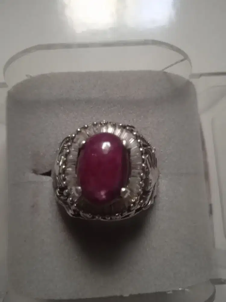Batu cincin rubi