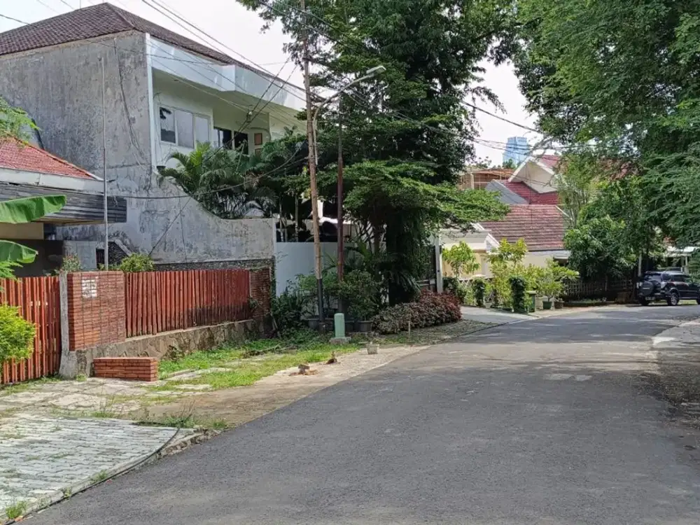 JUAL RUMAH LAMA @ KEBAYORAN BARU,Luas 270 m2, Harga 15,5M (ANGGAP SAJA BELI TANAH).