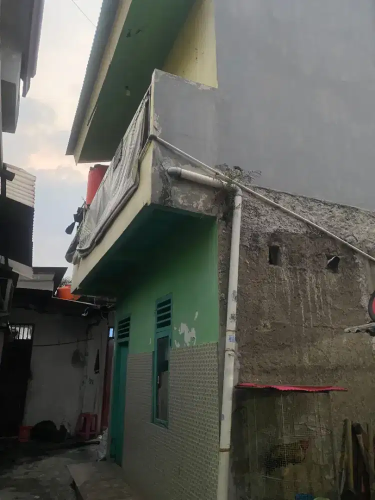 Di kontrakan 2 lantai