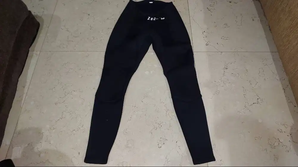 Celana Sepatu Olahraga