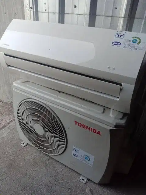 AC 1/2 PK  BARU 5 BULAN LOWWAT HEMAT LISTRIK THOSIBA & MITSUBISHI