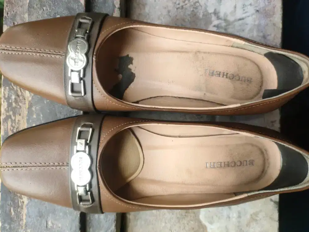 Sepatu kulit BUCCHERI ukuran 36