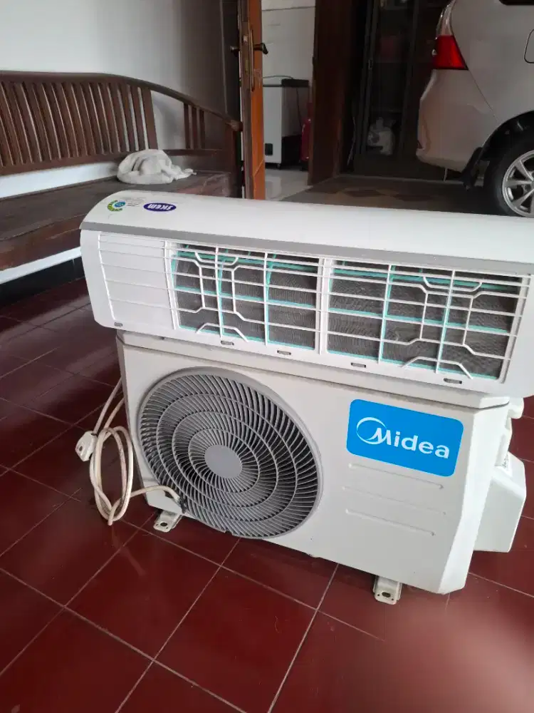 Di jual AC bekas, 1/2 PK Merek MIDEA MFSC-05CRN1-32(I)