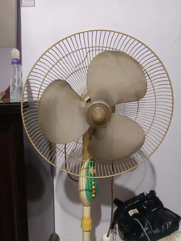 Kipas Angin Cosmos 16