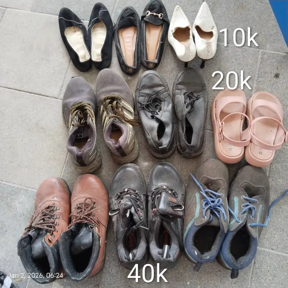 Jual sepatu bekas apa adanya.