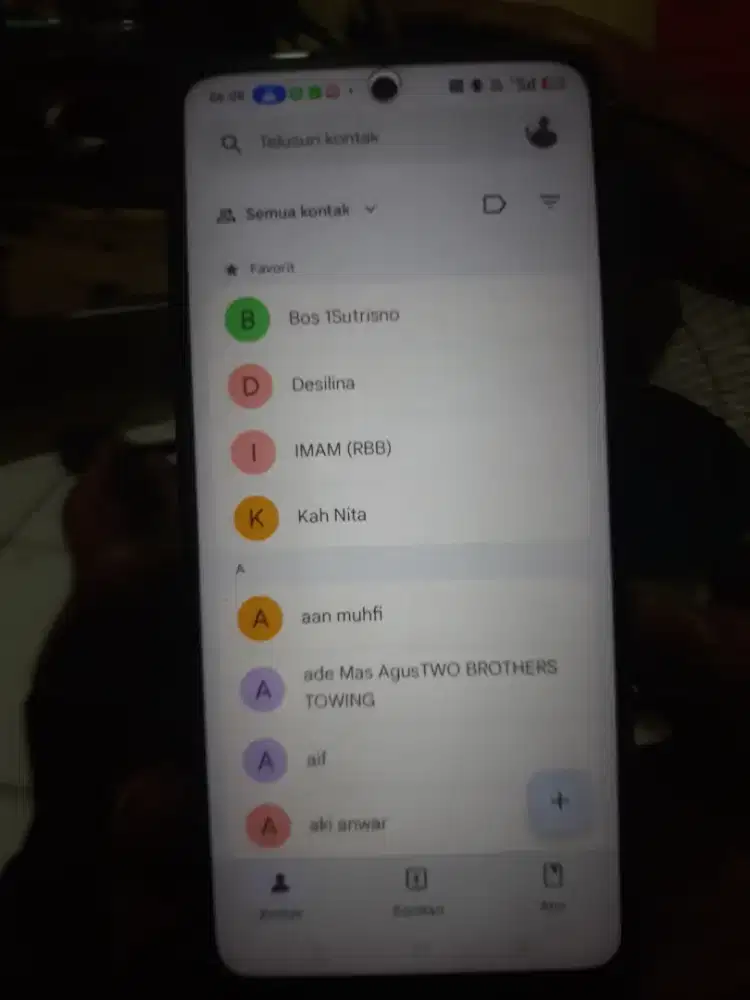 Di jual hp Oppo a60 ram 8 internal 258 komplit minus lecet pemakaian