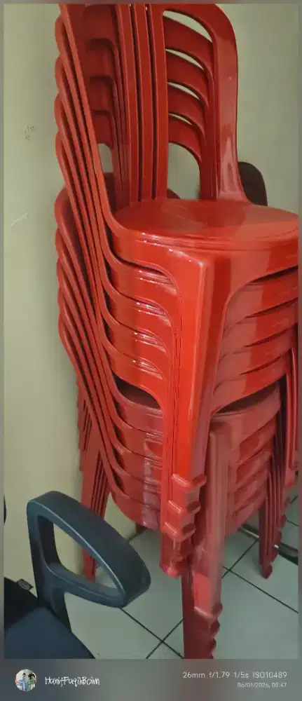 Kursi plastik baru nggak jd pakai