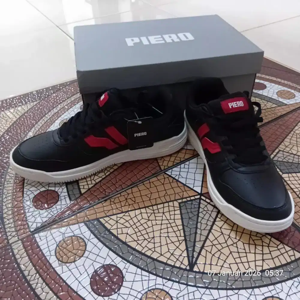 Piero Bold Street Size 44/29cm NEW