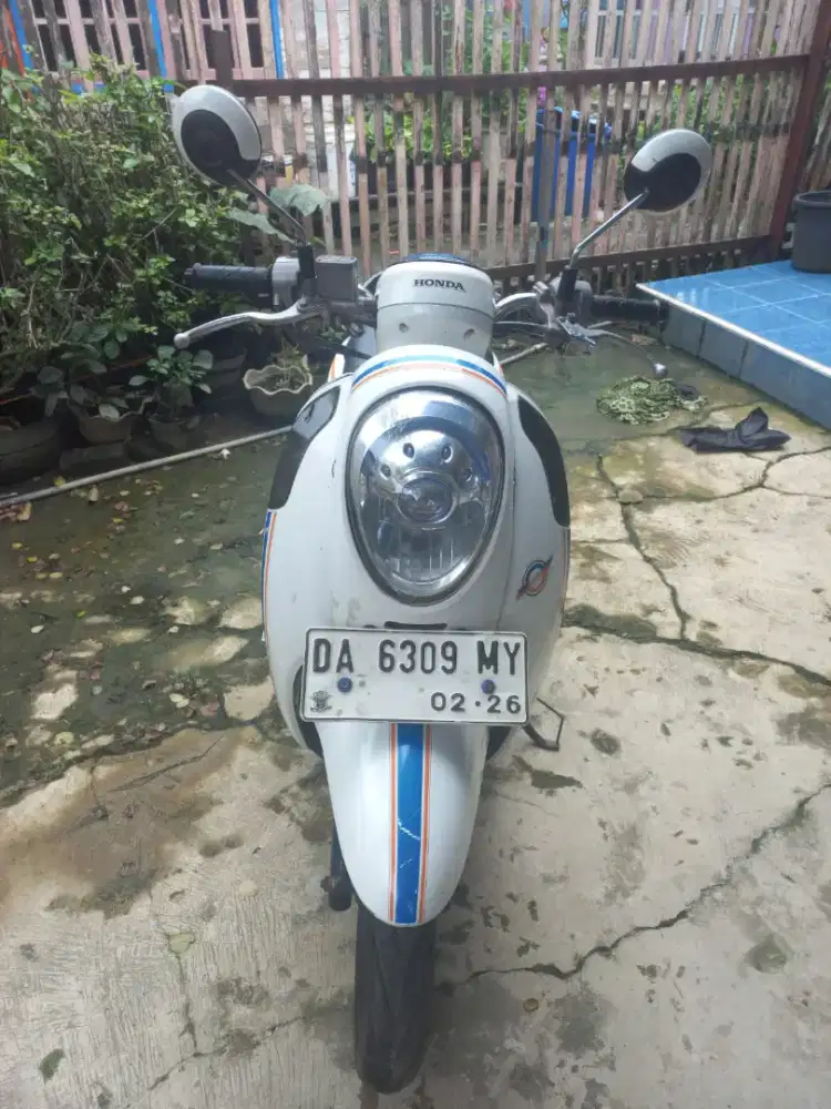 Di jual motor honda scoopy 2016