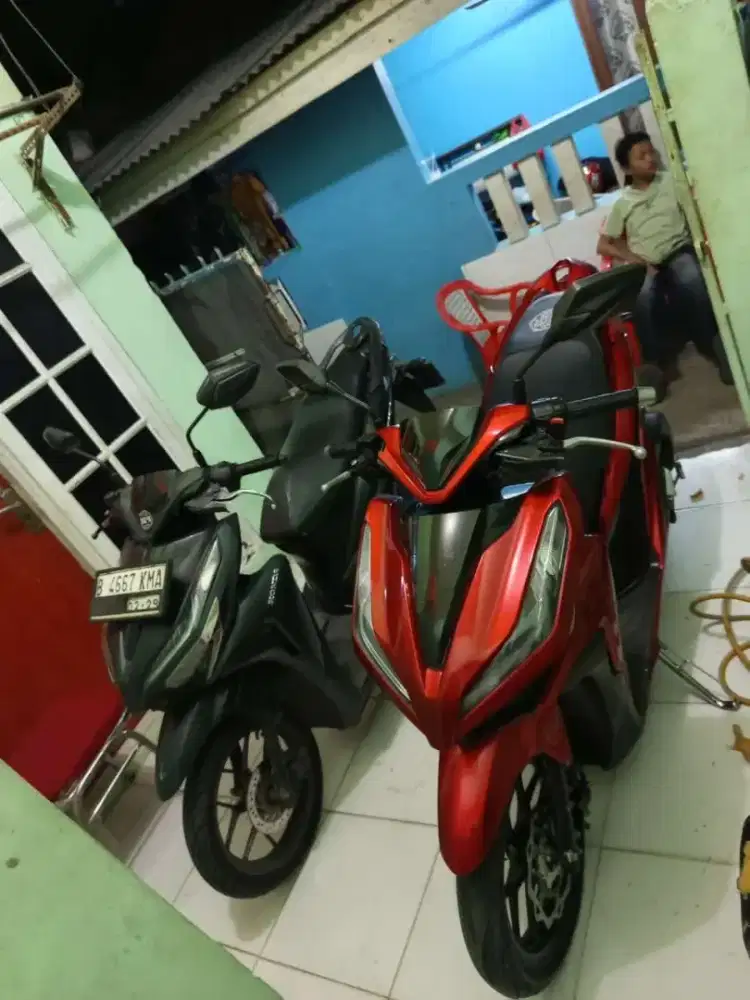 Vario 150 hitam - Vario 125 biru