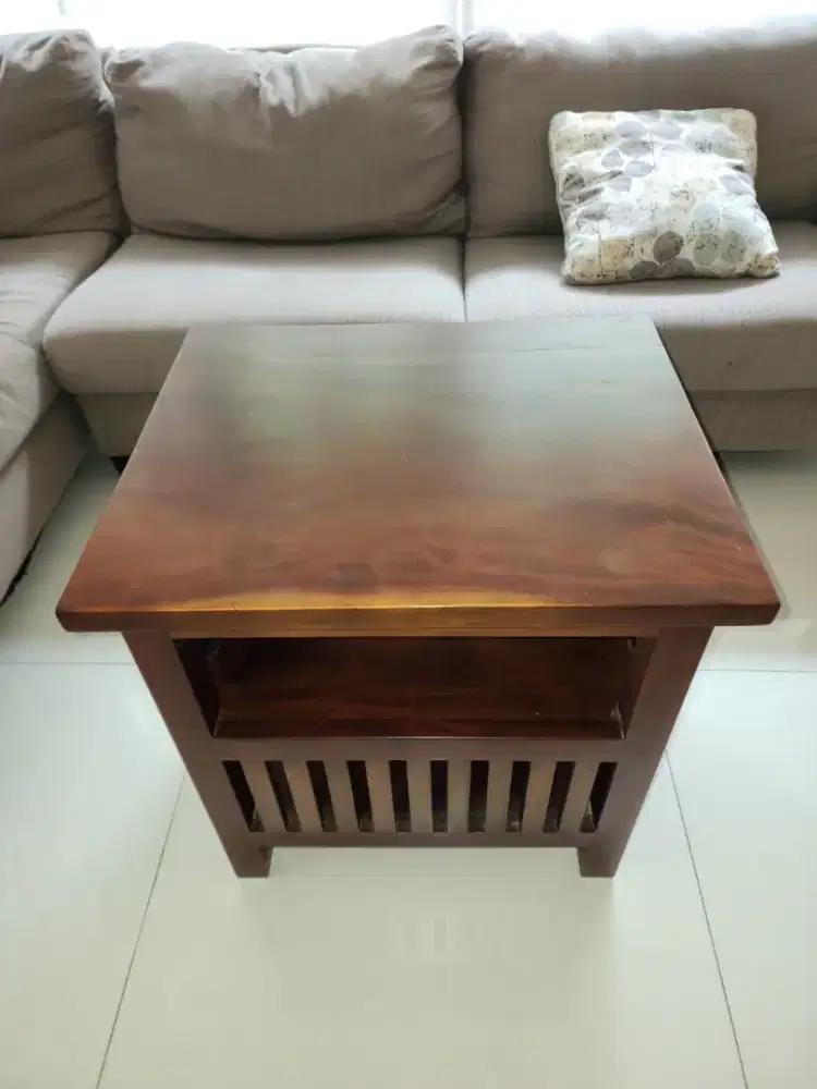 Meja Jati tua kokoh dan berat