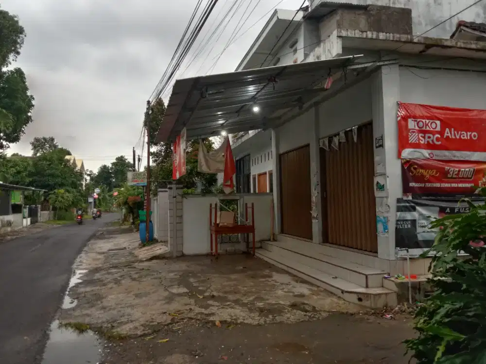 Di kontrakan toko 2 lantai