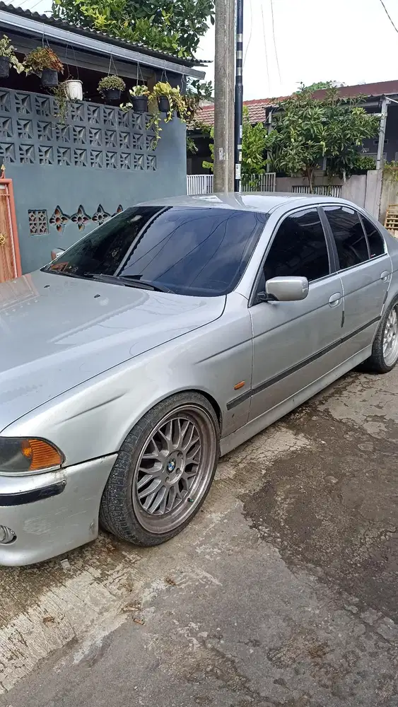 BMW 520i 2003 Bensin