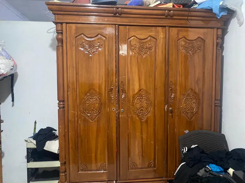 Lemari kayu dijual cepat masih layak pakai, harga nego, ambil sendiri