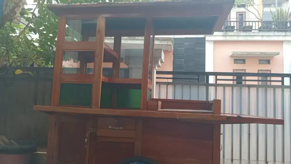 Gerobak nasi goreng dan bakmi jawa