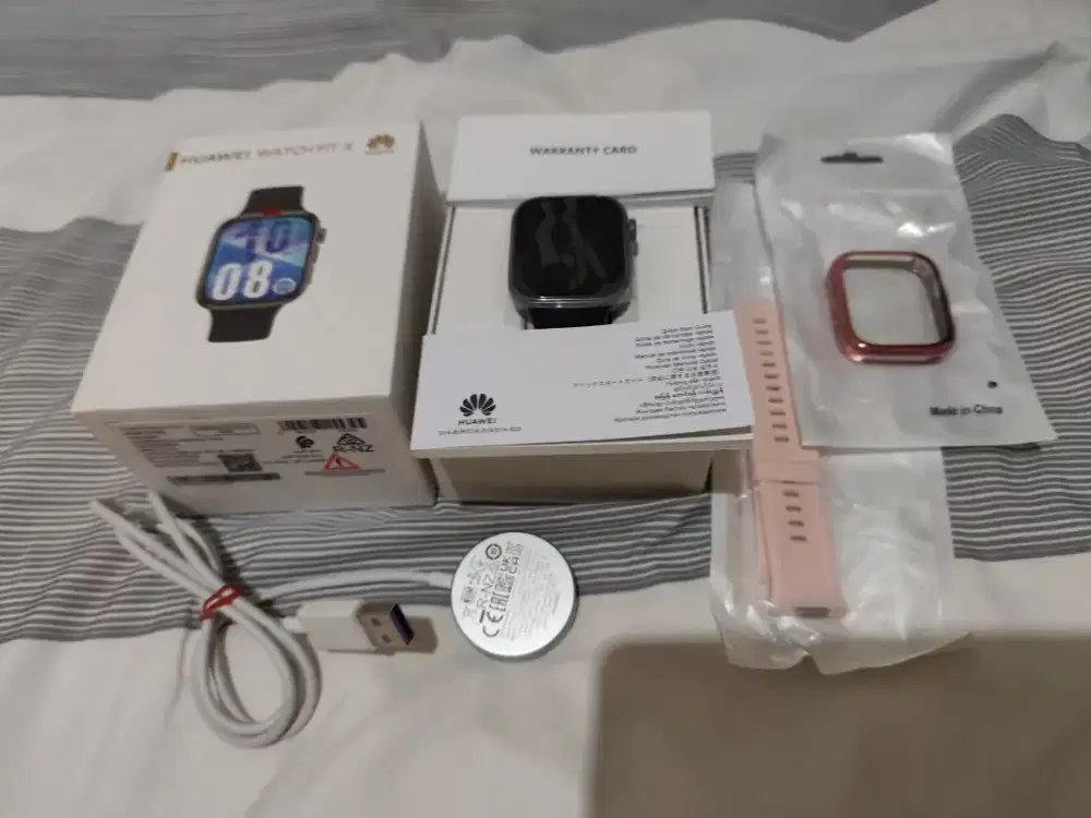 For Sale Jam Tangan  Huawei Watch Fit 4 Black Free Strap Pink BNOB Ori
