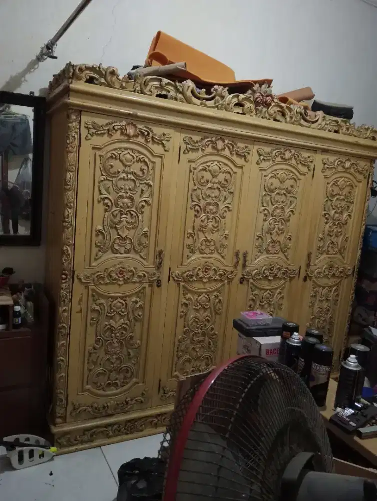Lemari 4 pintu (langka antik mewah)